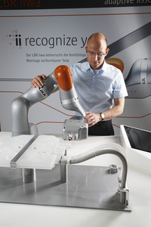 /midcom-serveattachmentguid-1e4fe1793cffb0efe1711e4ab2603fdfcd556565656/poz-12-kuka42r3616-tif.jpg